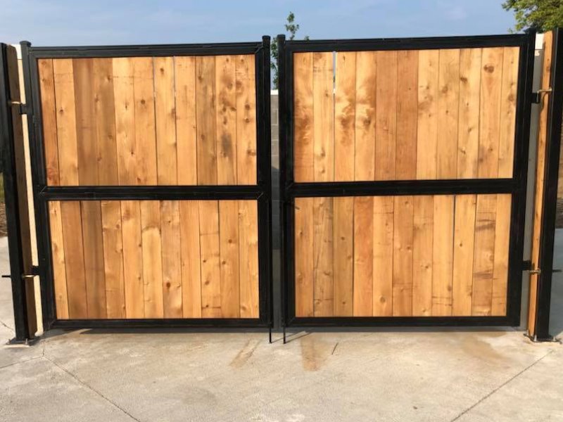 Wood fence contractor in the Waverly, Nebraska area.